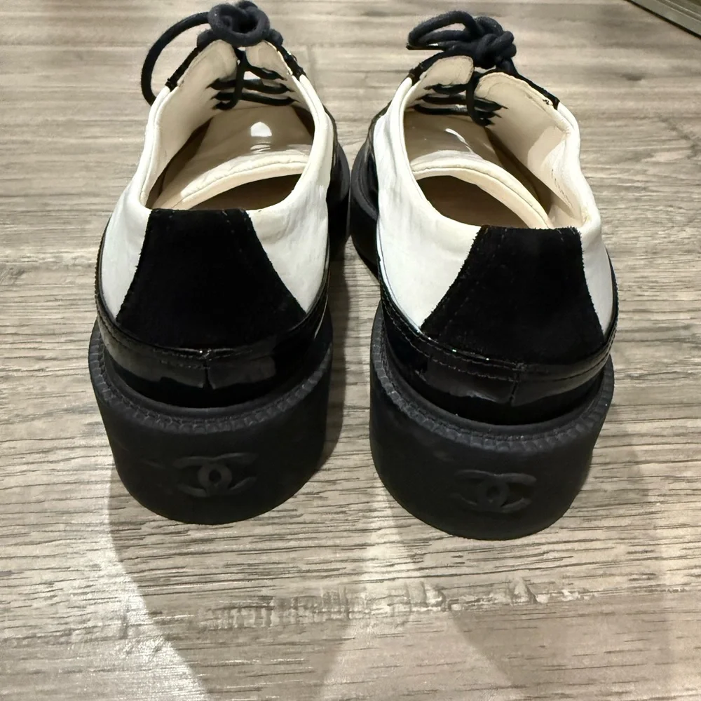 CHANEL Black and White Sneakers for Women - Picture 5 of 7